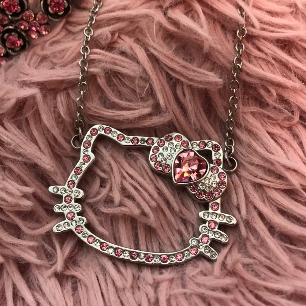 Hello kitty necklace